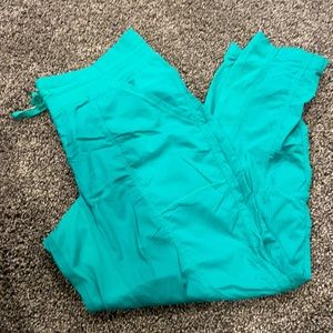 Lululemon street to studio. Jungle green